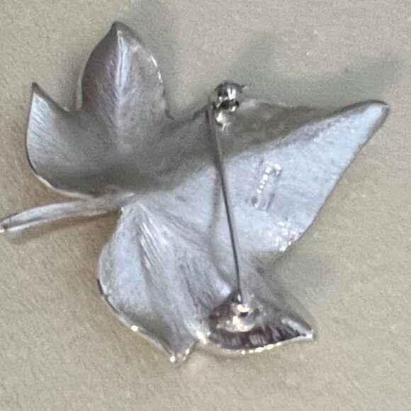 Vintage Signed Crown Trifari Silver Tone Veined Maple Leaf Brooch Pin - Picture 5 of 6